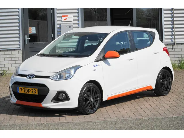 Hyundai i10 1.0i i-Motion Comfort NAVI APP'S 2014 Benzine 3