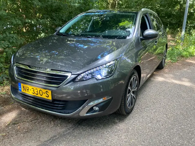 Peugeot 308 SW 1.2 PureTech Allure 2017 Benzine 12
