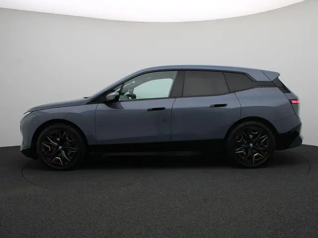 BMW iX xDrive40 2024 Elektrisch 4