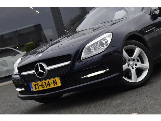 Mercedes-Benz SLK 200 2012 Benzine 2
