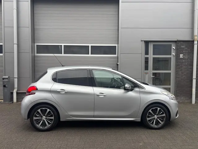 Peugeot 208 1.2 PureTech Allure 2017 Benzine 19