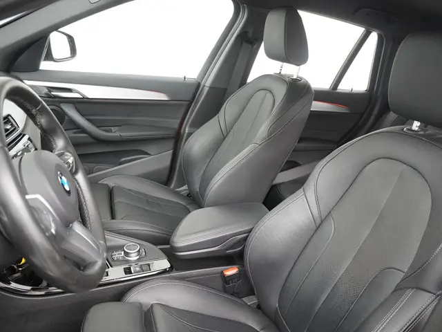 BMW X1 sDrive20i VDL Nedcar Edition 2020 Benzine 4