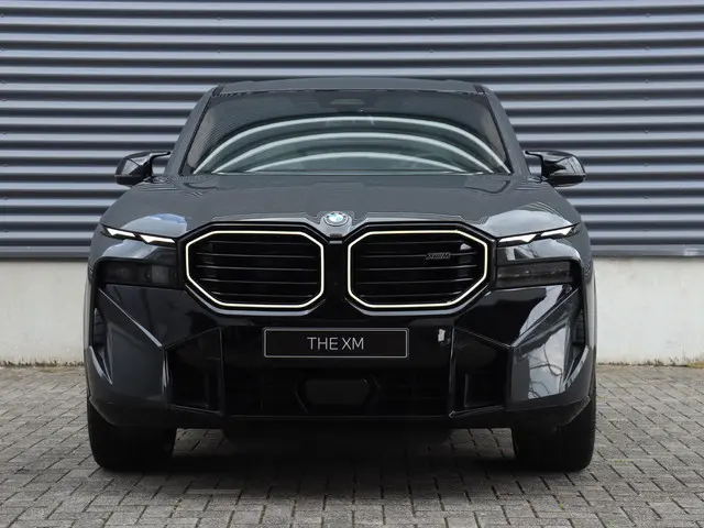 BMW XM 50e 2025 Hybride Benzine 3