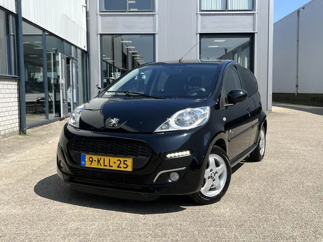 Peugeot 107 1.0 Black & Silver 2013 Benzine 58
