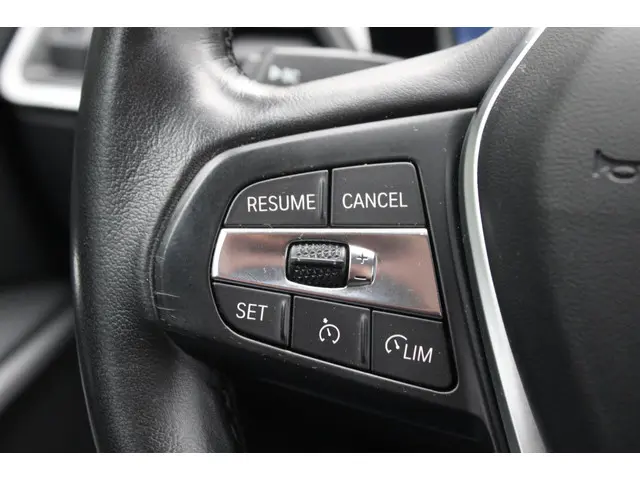 BMW 3 Serie 320i Executive Edition 2020 Benzine 23