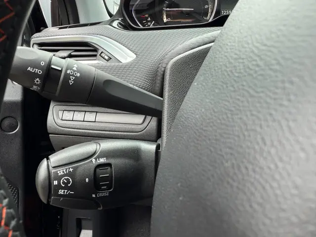Peugeot 208 1.2 PureTech Roland Garros 2016 Benzine 12