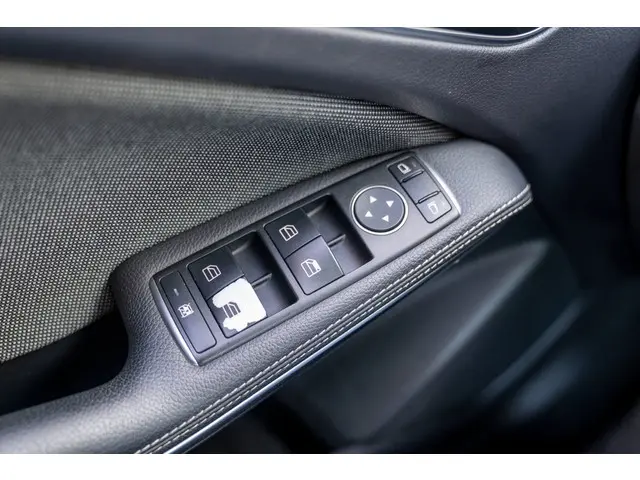 Mercedes-Benz A-Klasse 180 Prestige 2015 Benzine 34