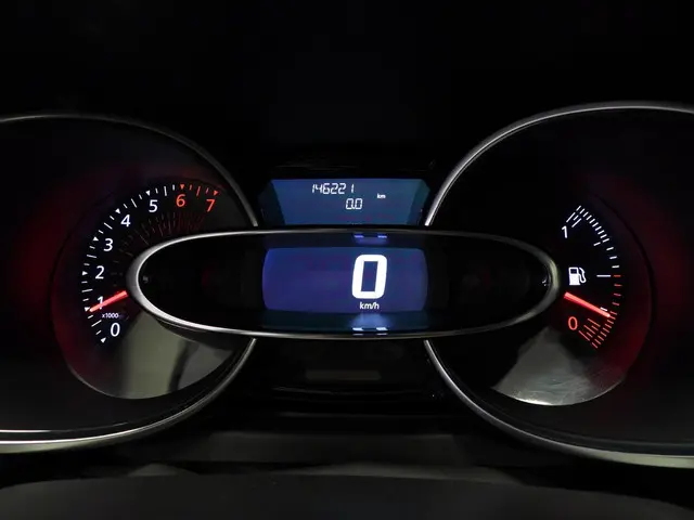 Renault Clio Estate 0.9 TCe Limited 2016 Benzine 18