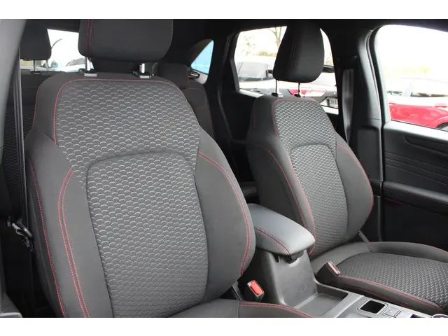 Ford Kuga 2.5 FHEV ST-Line 2024 Hybride Benzine 13