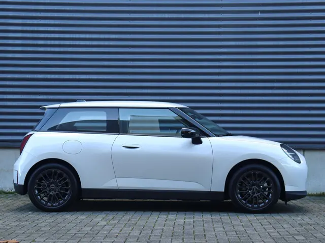 MINI Electric Cooper SE 2025 Elektrisch 5