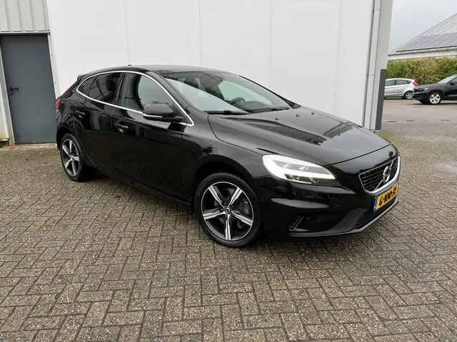 Volvo V40 1.5 T3 Polar+ Sport|Pano|17"| 2019 Benzine