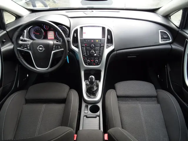 Opel Astra GTC 1.4 Turbo Sport 2012 Benzine 10