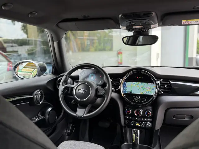 MINI Electric Cooper SE Classic 33 kWh 2022 Elektrisch 5