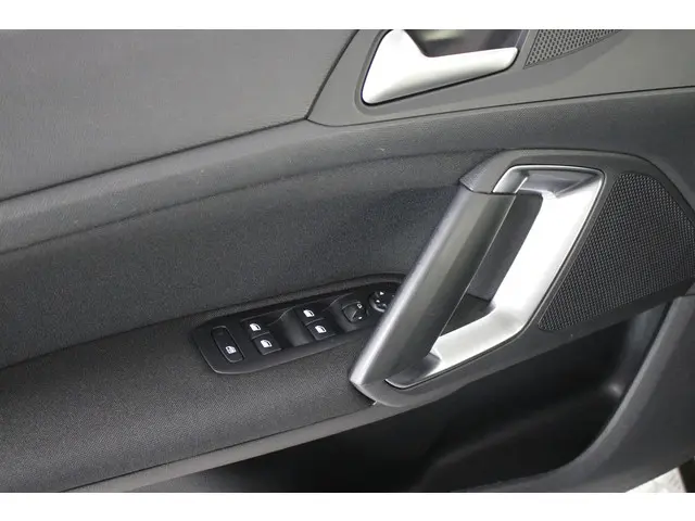 Peugeot 308 1.2 PureTech Blue Lease 110 PK. 2015 Benzine 16