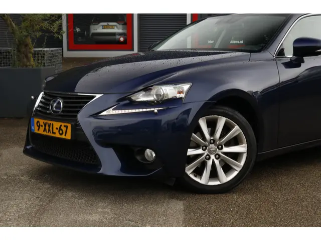 Lexus IS 300h Edition 2014 Hybride Benzine 2