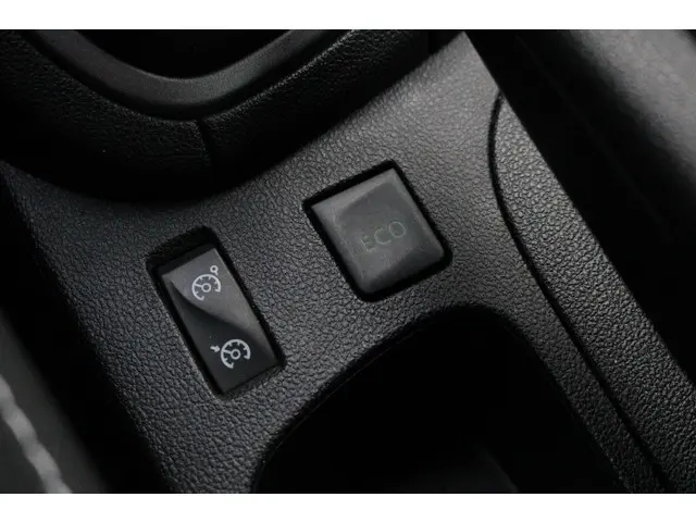 Renault Clio 0.9 TCe Eco2 Limited 2016 Benzine 29