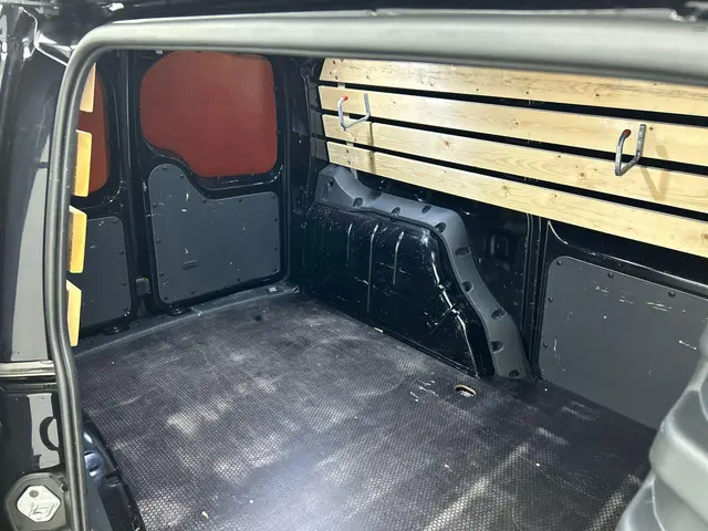 Volkswagen Caddy Cargo Maxi 2.0 TDI Style 2024 Diesel 26