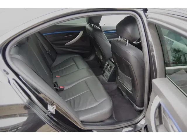 BMW 3 Serie 330e M-sport LEDER/NAVI 2016 Hybride Benzine 7