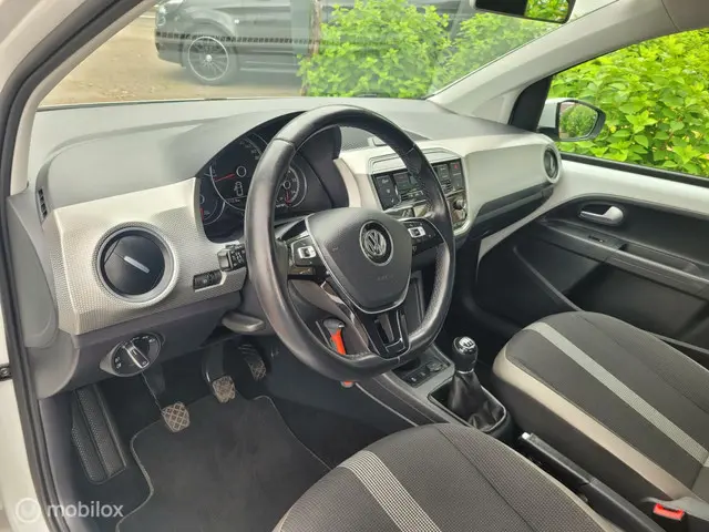 Volkswagen up! 1.0 BMT high up! clima,lm. 2019 Benzine 9