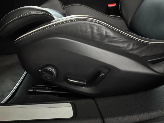 Volvo V60 2.0 T4 R-Design CAMERA LEDER LED 2020 Benzine 15