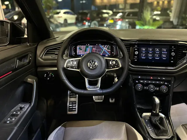 Volkswagen T-Roc 2.0 TSI 4Motion|PANO|BOMVOL 2018 Benzine 12