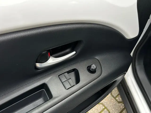 Toyota Aygo X 1.0 VVT-i MT Play BTW / NL Auto 2024 Benzine 8