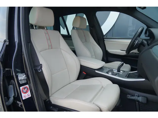 BMW X3 sDrive20i Centennial High Executive 2017 Benzine 17