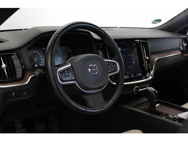 Volvo V60 2.0 D3 Momentum Pro 2020 Diesel 8