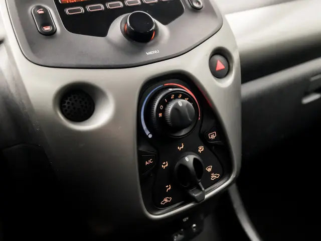 Peugeot 108 1.0 e-VTi Sport 2017 Benzine 10