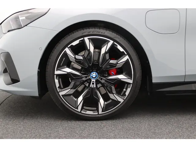 BMW 5 Serie Sedan 530e 2024 Hybride Benzine 8