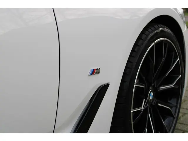 BMW 5 Serie Touring 520i 2022 Benzine 16