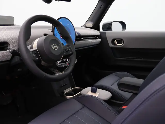 MINI 3-Deurs C 2025 Benzine 18