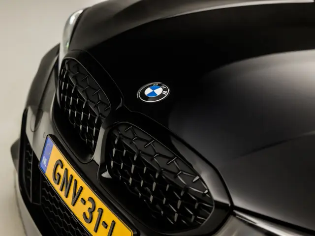 BMW 3 Serie M340i xDrive High Executive 2021 Benzine 25
