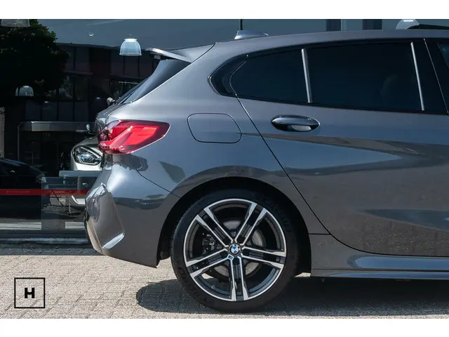 BMW 1 Serie 118i M-Sport | Pano | Leer 2021 Benzine 9