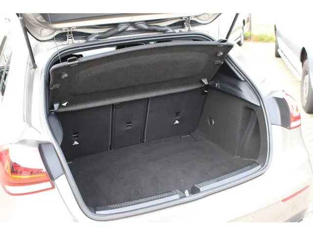 Mercedes-Benz A-Klasse 180 AMG 2019 Benzine 15