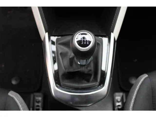 Mazda 2 1.5 e-SkyActiv-G 90 Exclusive-Line 2025 Benzine 25