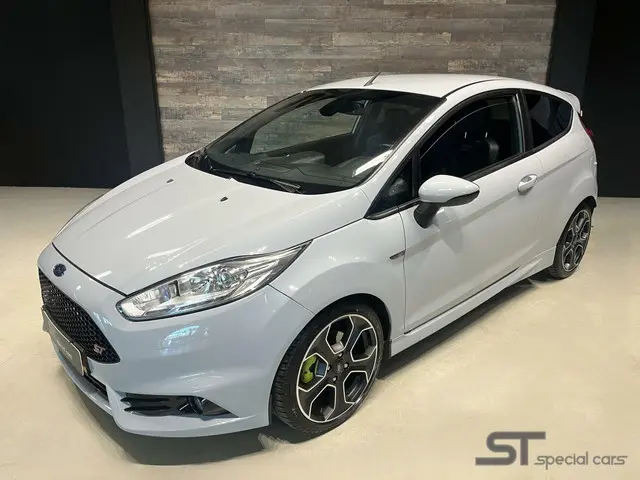 Ford Fiesta 1.6 ST200 2016 Benzine 5