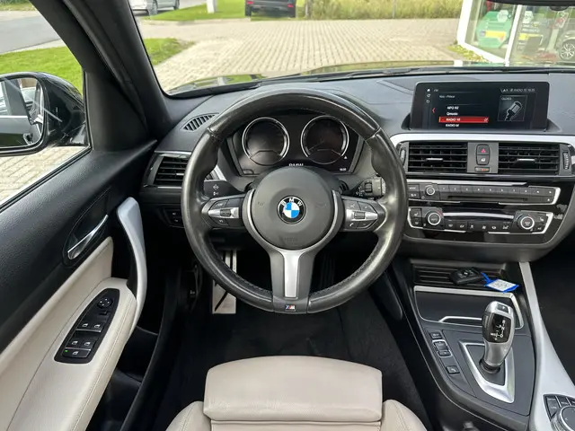 BMW 1 Serie 118i High Executive 2019 Benzine 15