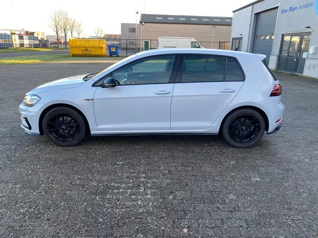 Volkswagen Golf 1.5 TSI Highline Business R 2018 Benzine 2