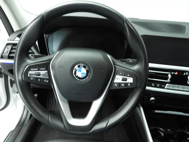 BMW 3 Serie Sedan 320i 2019 Benzine 11