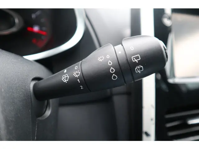 Renault Clio Estate 0.9 TCe Limited 2016 Benzine 24