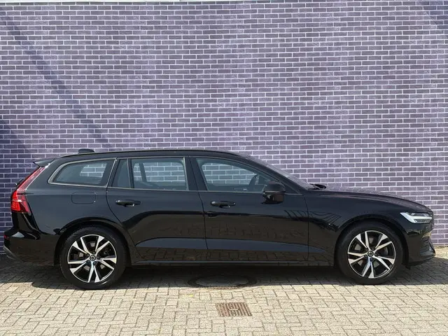 Volvo V60 2.0 B3 Essential Edition 2024 Benzine 26