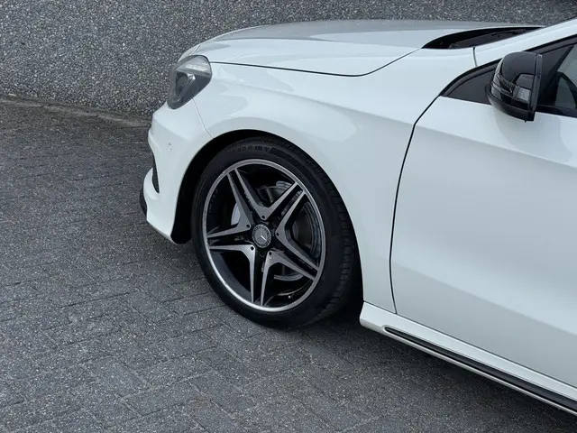 Mercedes-Benz A-Klasse 180 AMG 2013 Benzine 17