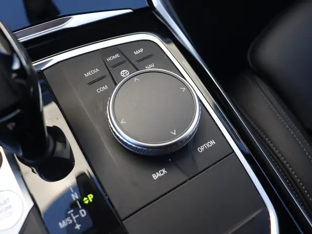 BMW 3 Serie Touring 318i 2020 Benzine 17