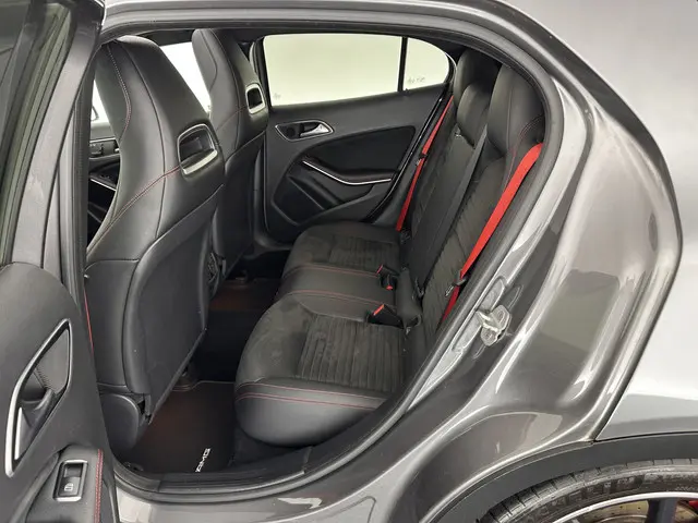 Mercedes-Benz GLA AMG 45 4MATIC 2015 Benzine 9