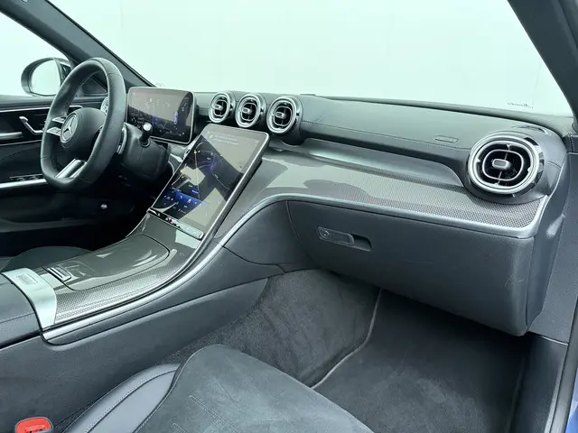 Mercedes-Benz C-Klasse 180 AMG Line 2024 Benzine 38