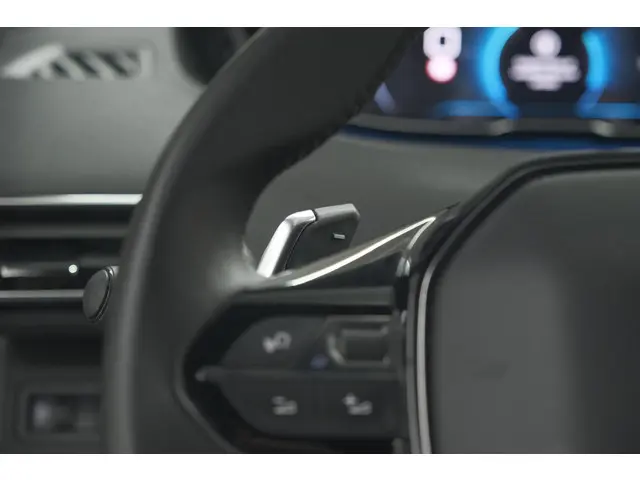 Peugeot 5008 PureTech 130 EAT8 Active Pack 2023 Benzine 36