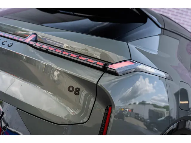 Lynk & Co 08 1.5 More 2025 Hybride Benzine 24