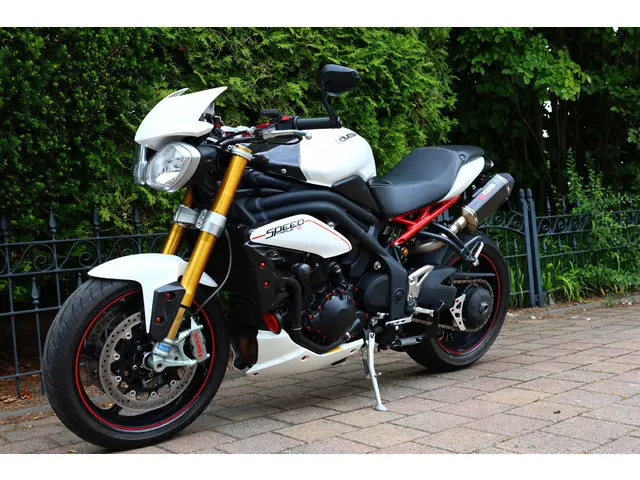 Triumph Speed Triple R 1050 ABS 2012 Benzine 2