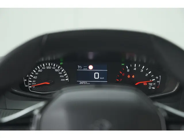 Peugeot 2008 PureTech 130 Active 2023 Benzine 36